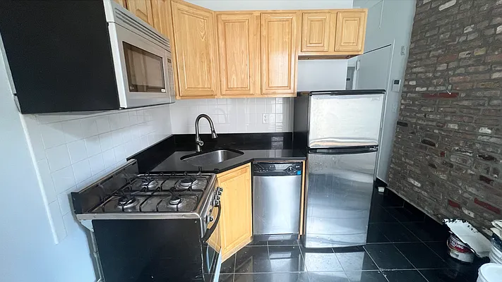 Rented by Jonis Realty | media 1