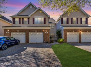 7 Smock Ct, Manalapan, NJ 07726