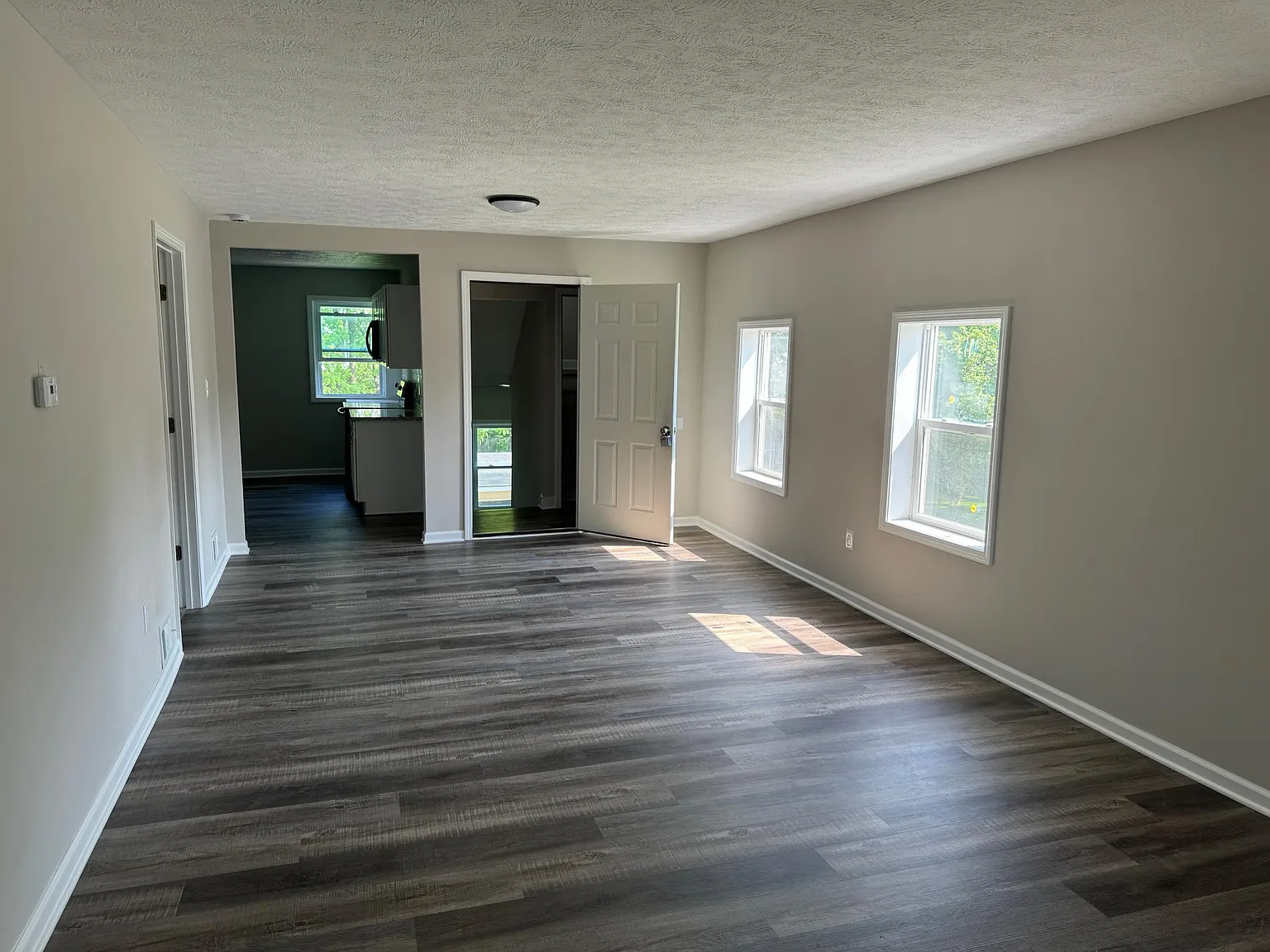 2 bed, 1040 sqft, $1,250 — Photo 3