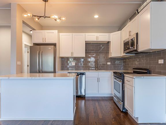 3rd image of 4329 N Ashland Ave #1