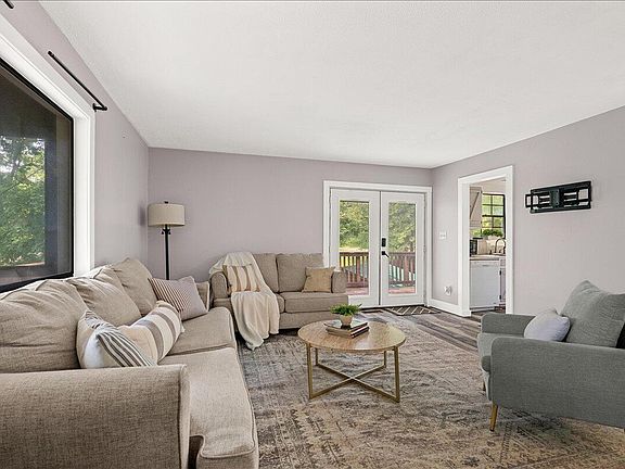 4th image of 151 River Bend Dr