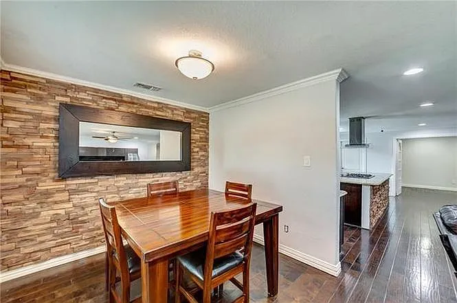 8107 Clear Springs Rd — Photo 4