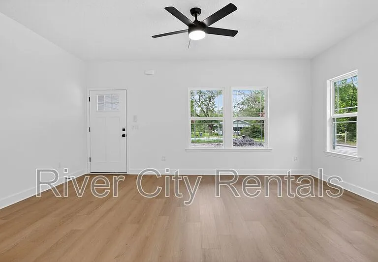 9281 Dolphin St — Photo 10