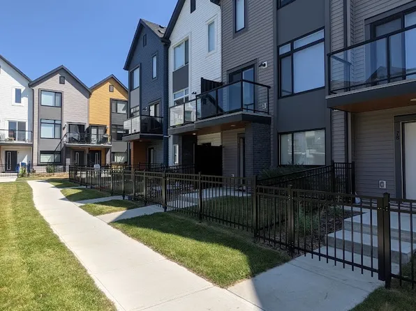 1010 Rabbit Hill Rd SW, Edmonton, AB T6W 2S4