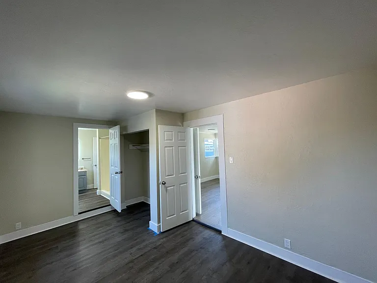 3241 Trinity St — Photo 15