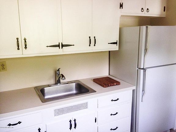 3rd image of 2052 Plantation Dr