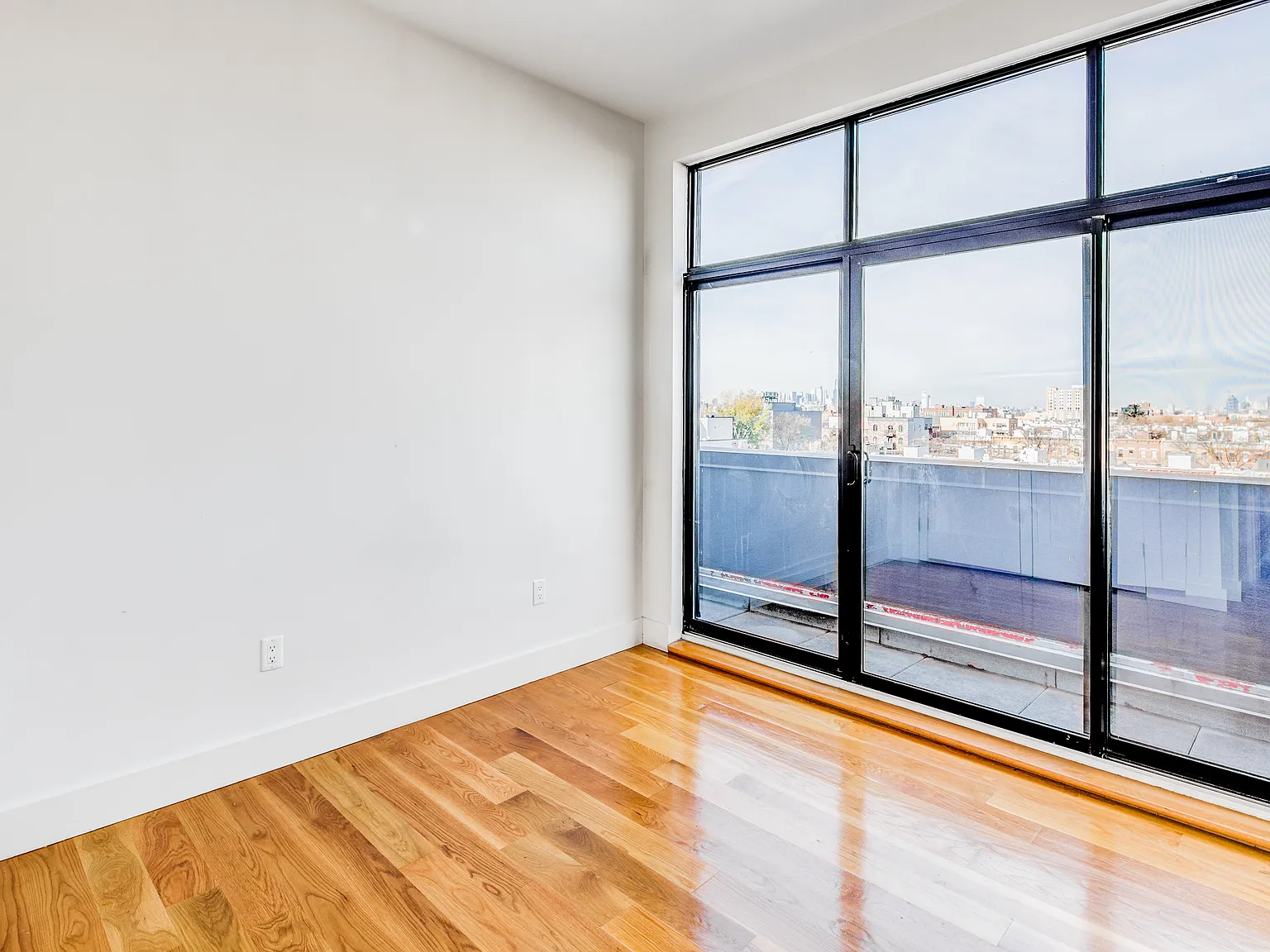 1680 Madison Street — Photo 2