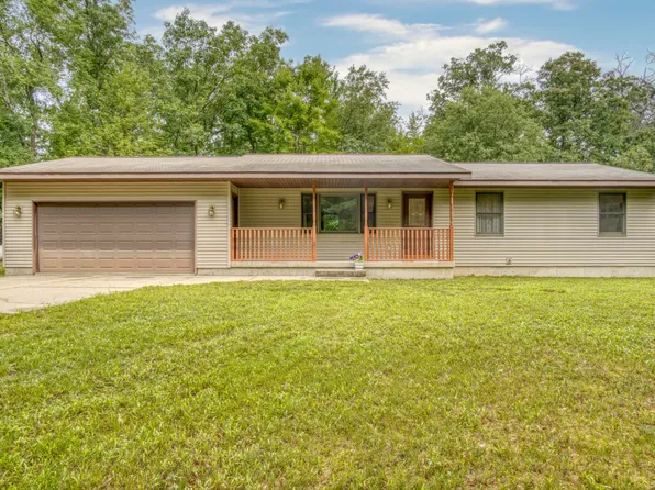 7732 Starr Dr, Howard City, MI 49329