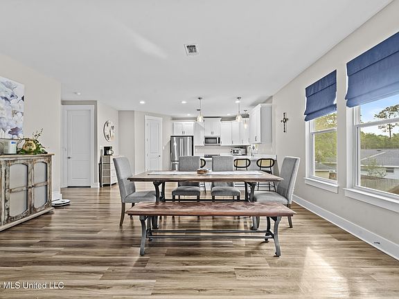 5th image of 29 Bayou View Dr