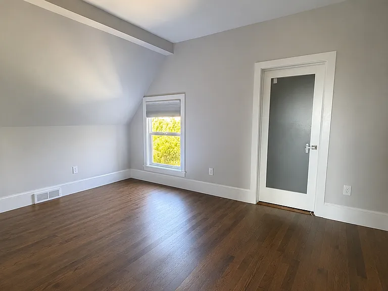 16th Ave — Photo 8
