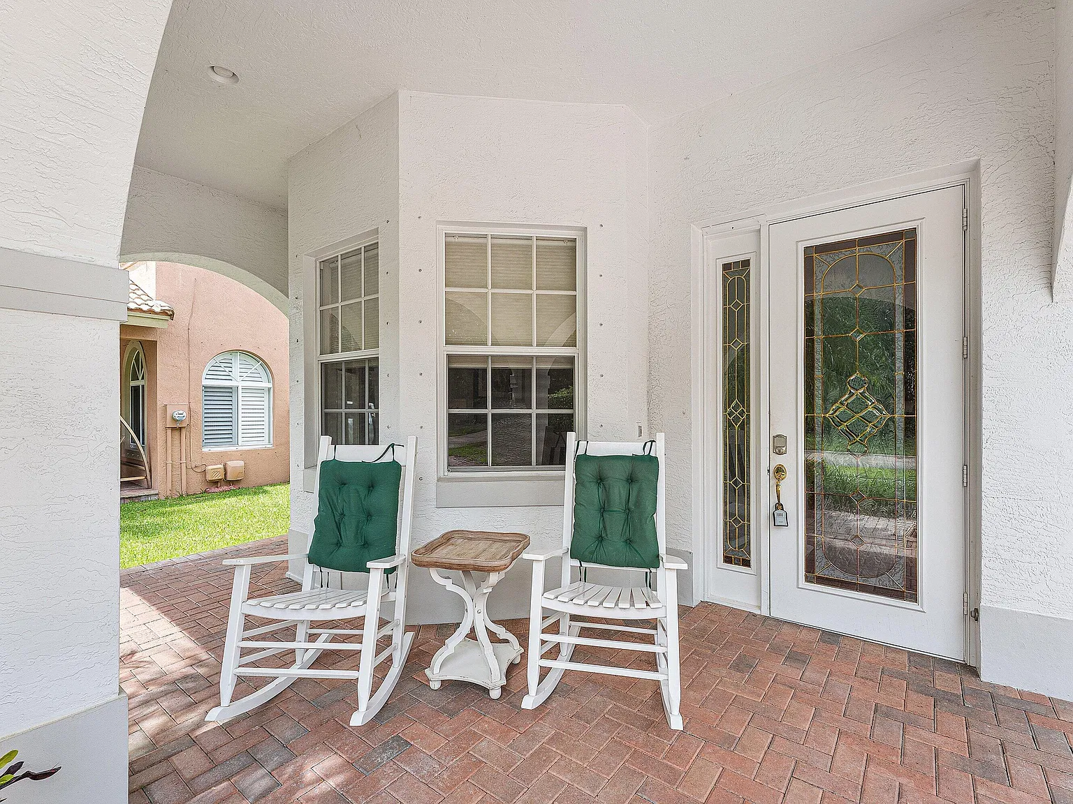 3 bed, 2.0 bath, 2251 sqft, $3,400 — Photo 4