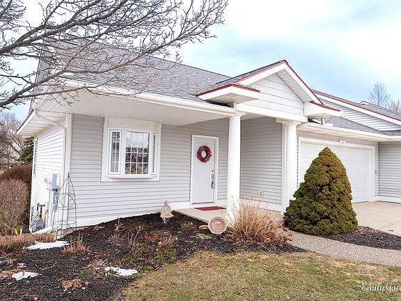 4th image of 1361 E Pointe Rdg