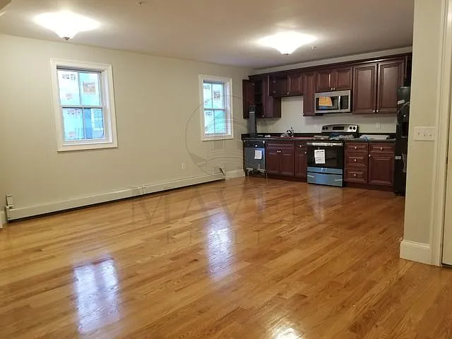 3 bed, 1.5 bath, 1100 sqft, $3,600 — Photo 2