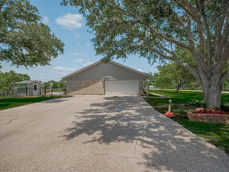 9526 Sandy Ln — Photo 32