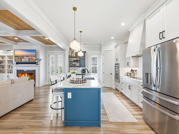 5th image of 301 Spartina Ct.