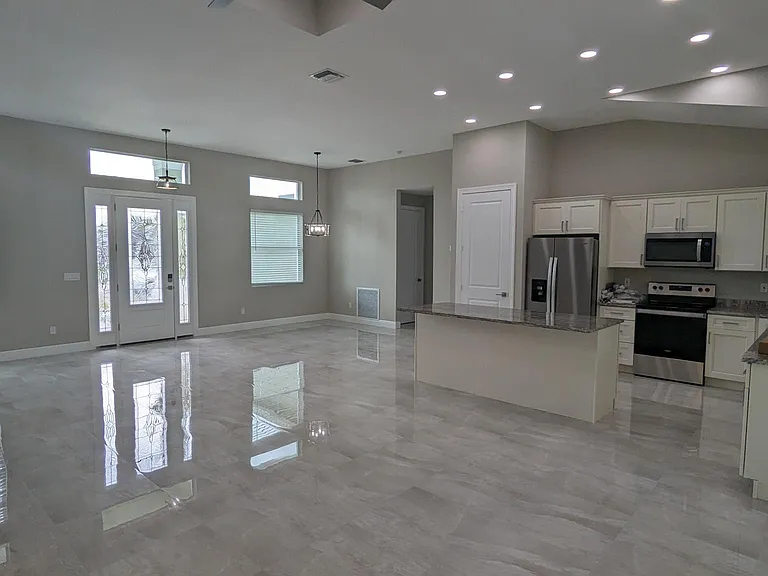6037 NW Winfield Dr — Photo 4
