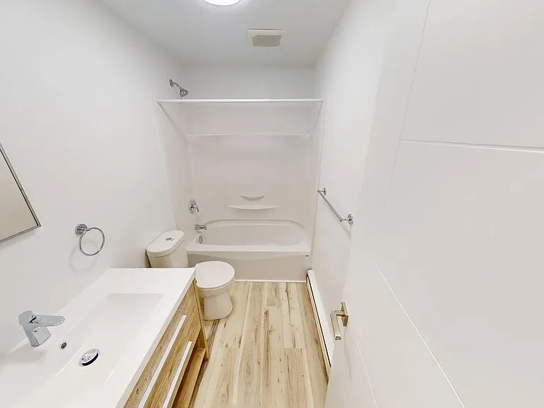 1143 Queen St #32 — Photo 15