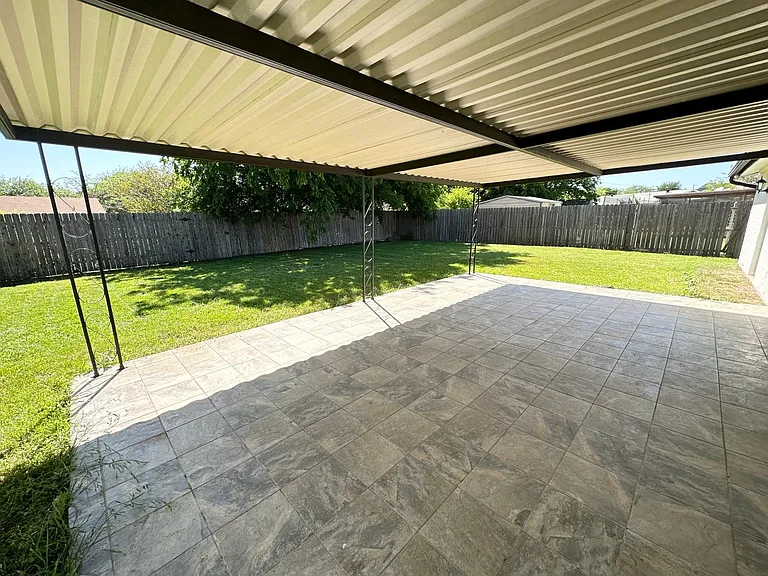 400 Wallace Dr — Photo 12