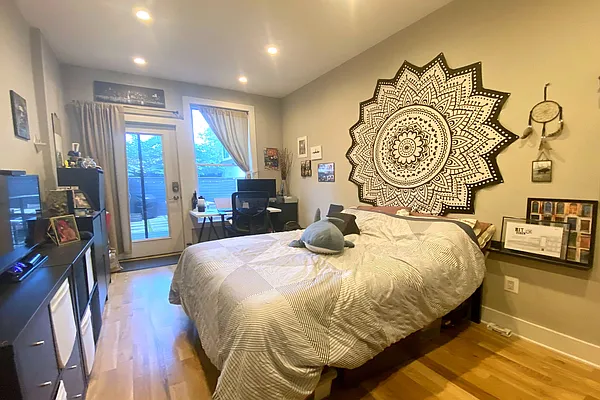 Rented by Douglas Elliman | media 23