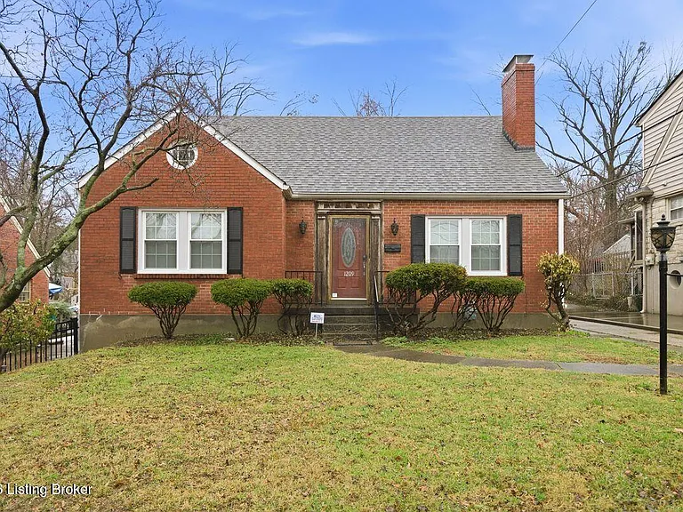 1209 Valley Dr — Photo 1