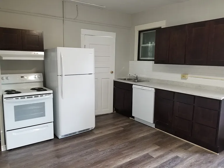 1025 King St E — Photo 10