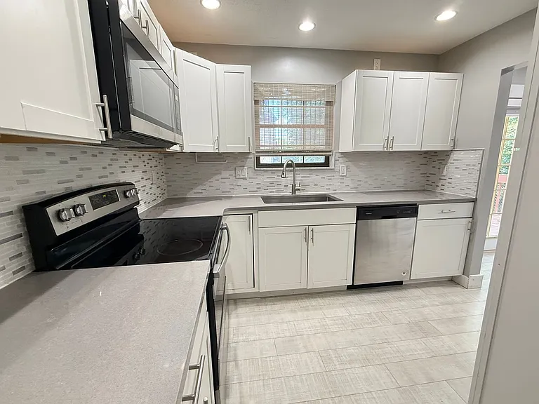 2781 Windridge Dr — Photo 5