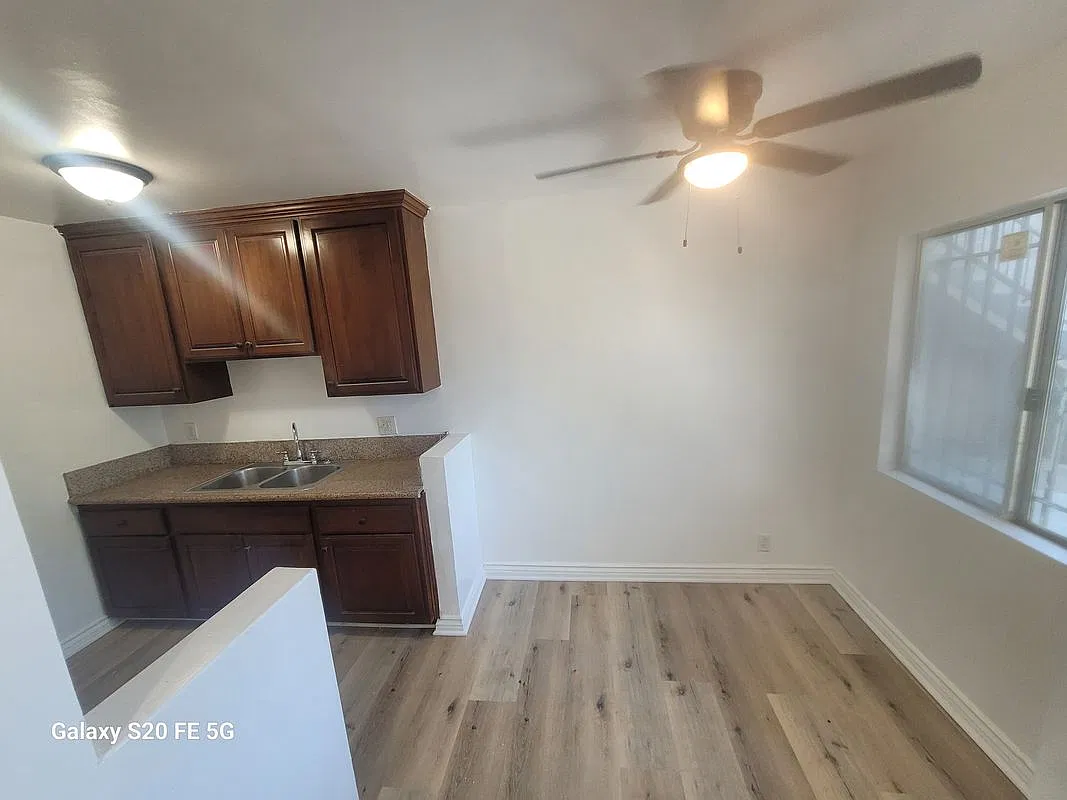 1 bed, 1.5 bath, 700 sqft, $1,900 — Photo 3