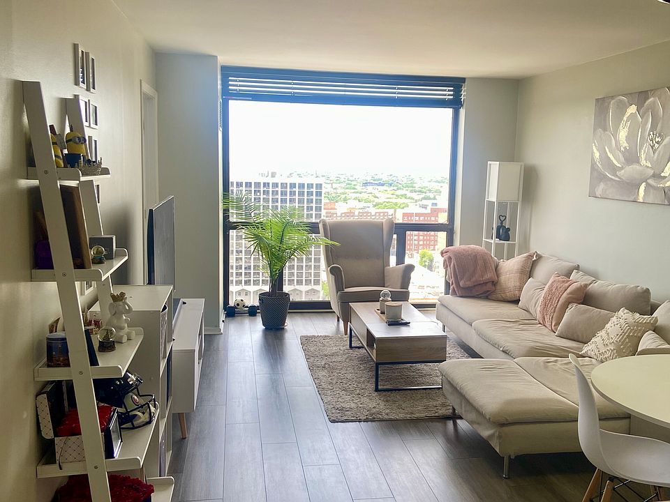1st image of 4343 N Clarendon Ave APT 2311