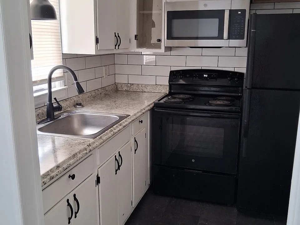 200 Greenbriar Townhomes #L