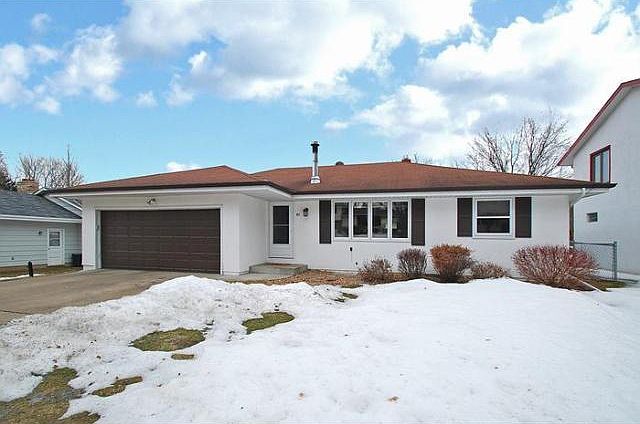 1st image of 40 Sandralee Dr W