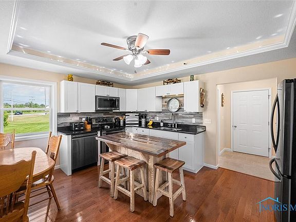 5th image of 3870 W Lakeshore Dr