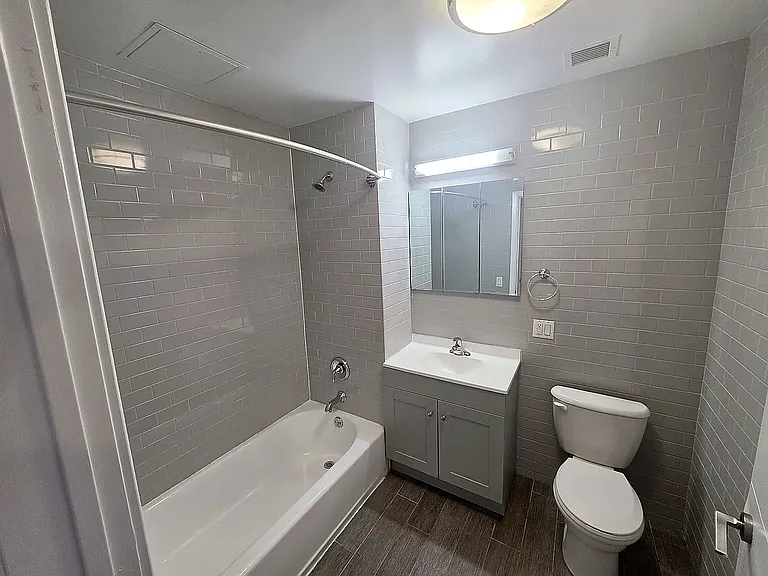 456 Grand St #5C — Photo 1