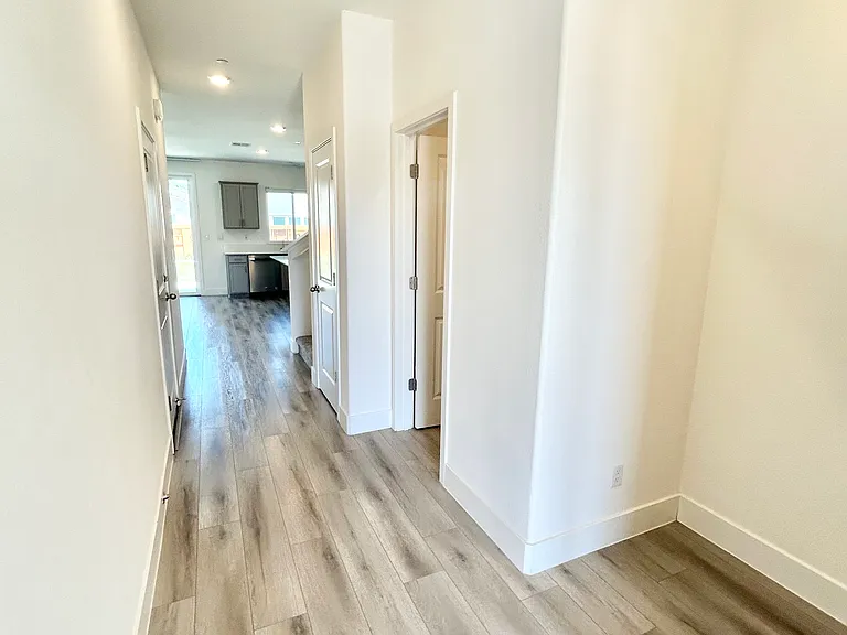 15581 Kellogg Creek Ct — Photo 3