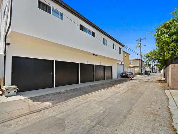 4th image of 4426 N Lakewood Blvd APT 8