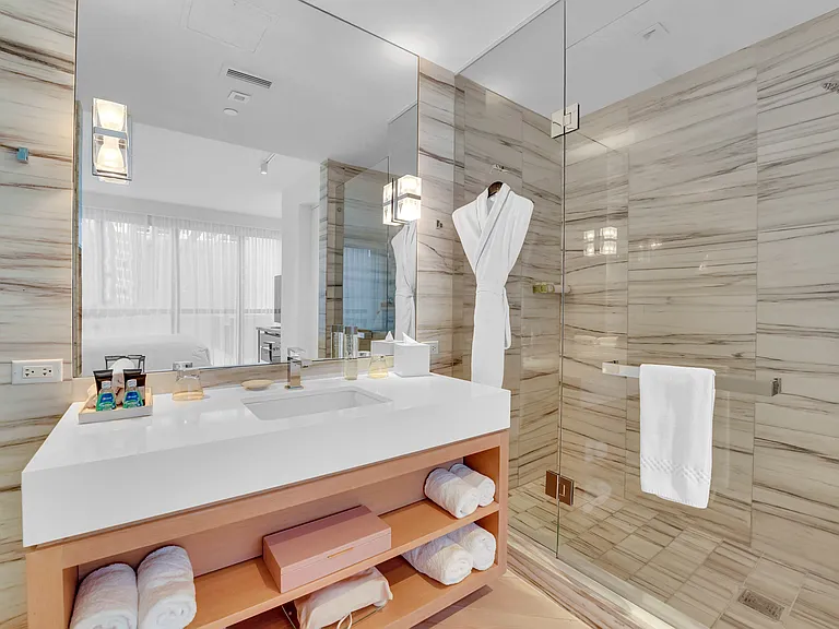 2201 Collins Ave #40 — Photo 8