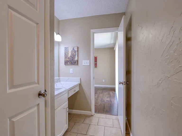 707 Harbour Town Dr #1 — Photo 37