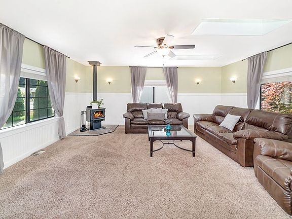 4th image of 1420 Arab Dr SE