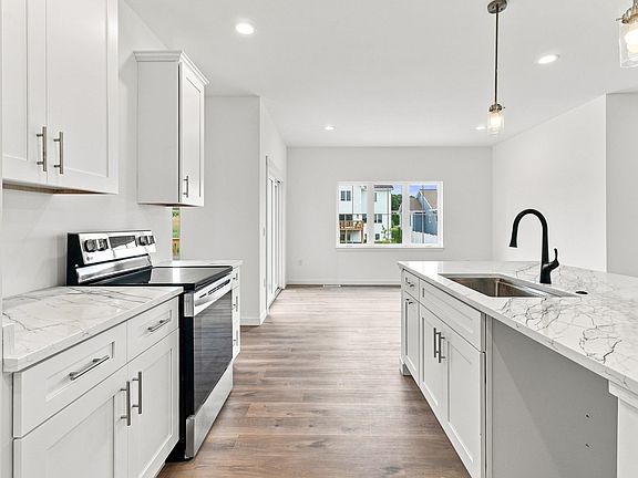 4th image of 5616 Divine St