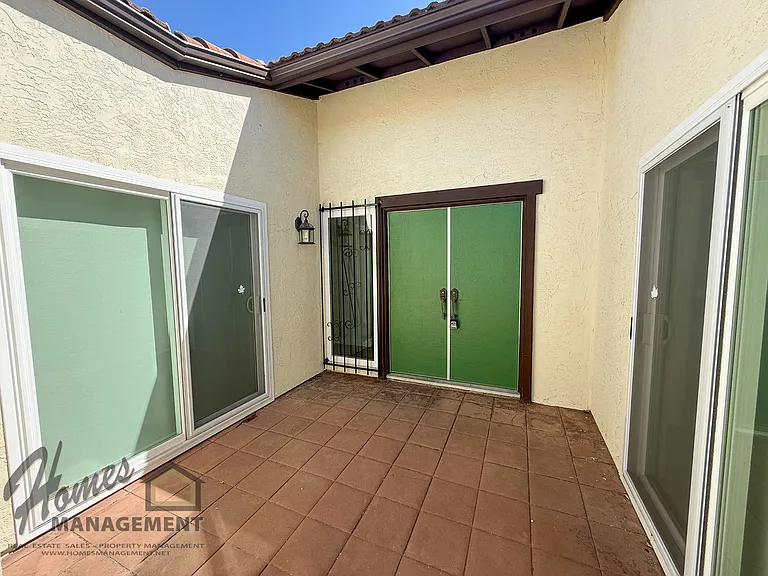 1826 Cortez Ave — Photo 2