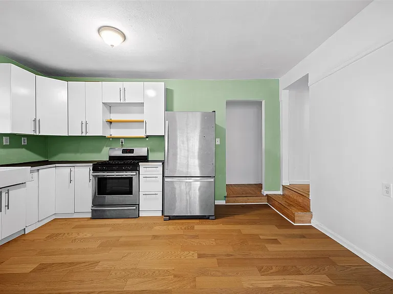 2409 E 9th St #B — Photo 7