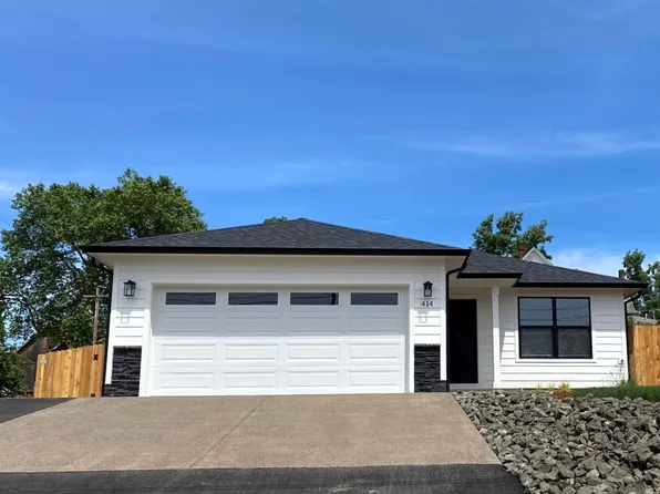 414 SE 1st St, Oakland, OR 97462