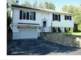 17 Hector St, Auburn, ME 04210
