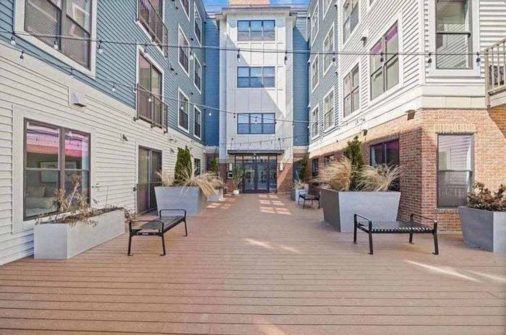 1 bed, 651 sqft, $3,300 — Photo 3
