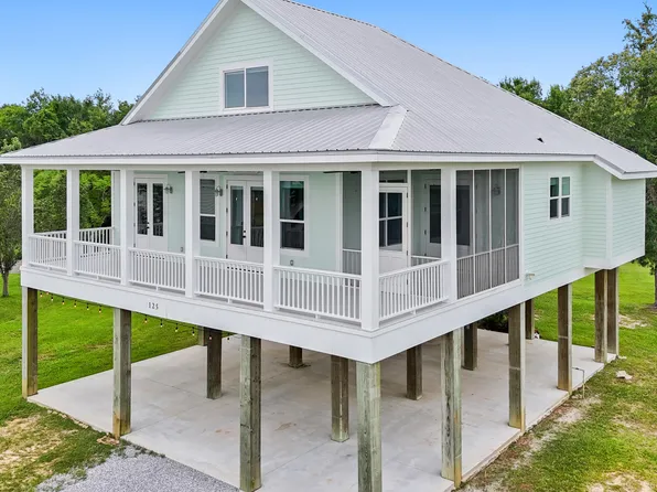 125 Vacation Ln, Waveland, MS 39576