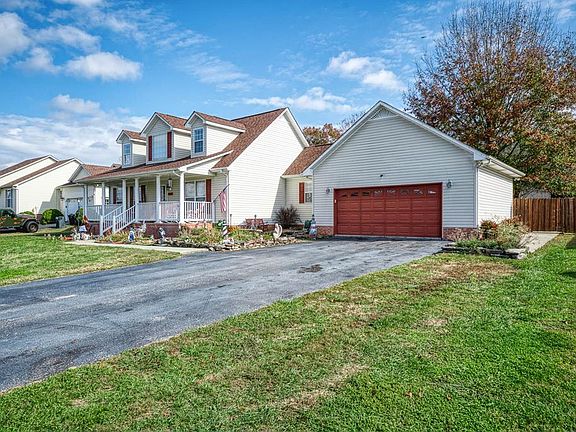 3rd image of 825 Lindsey Ln