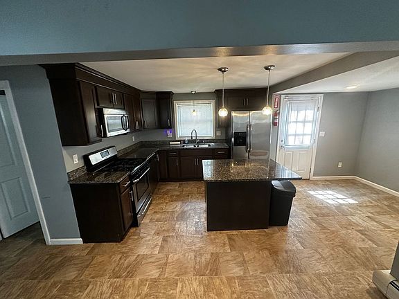 4th image of 84 Ambrose St