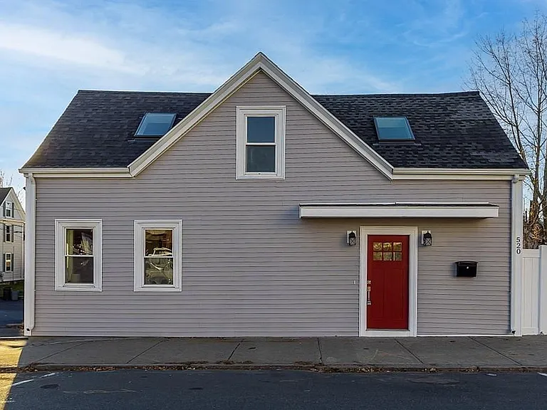 520 Main St — Photo 1