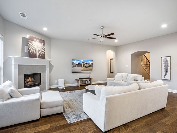 2nd image of 329 Strait Ln