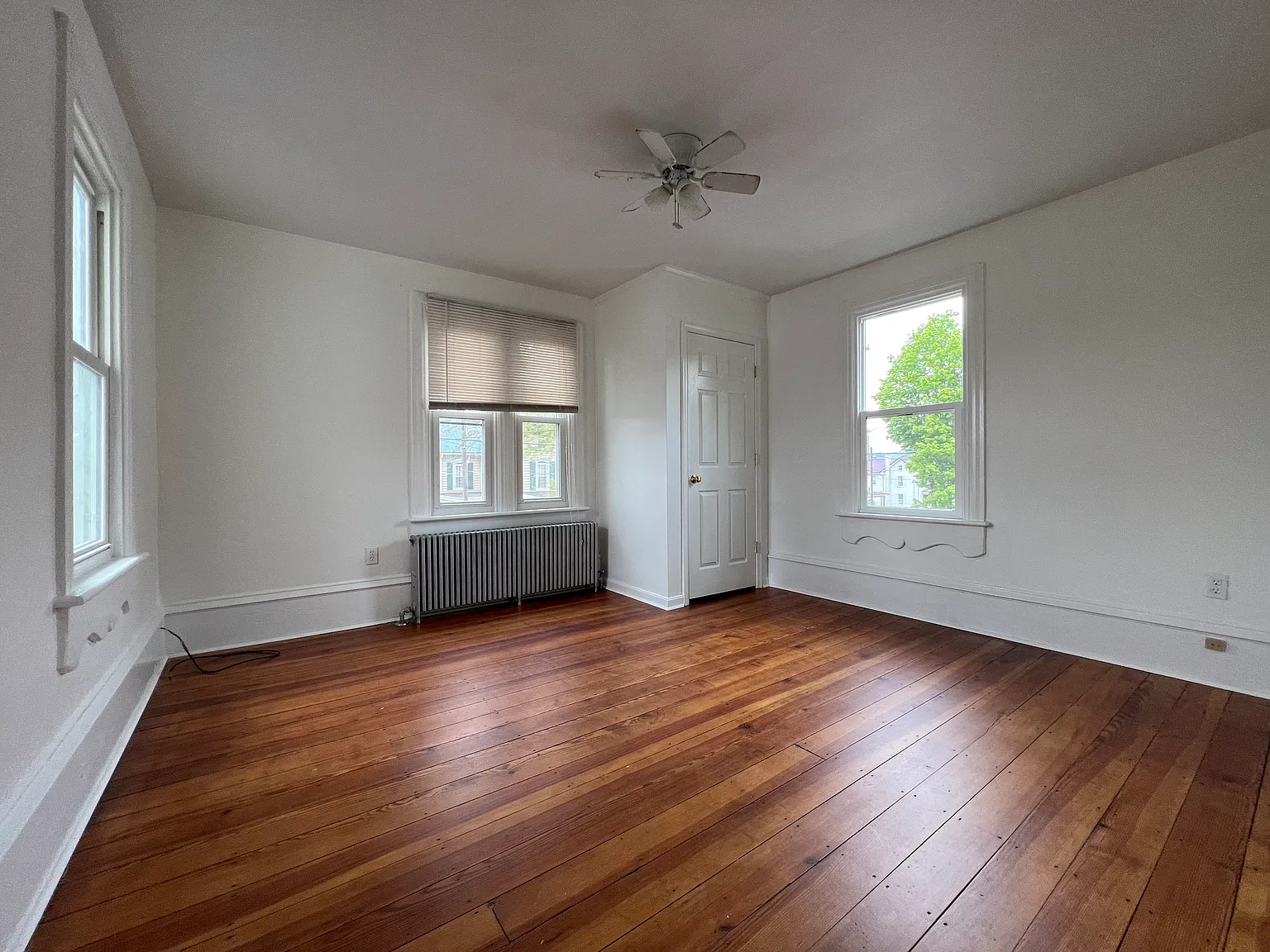 4 bed, 1.5 bath, 1800 sqft, $1,600 — Photo 4