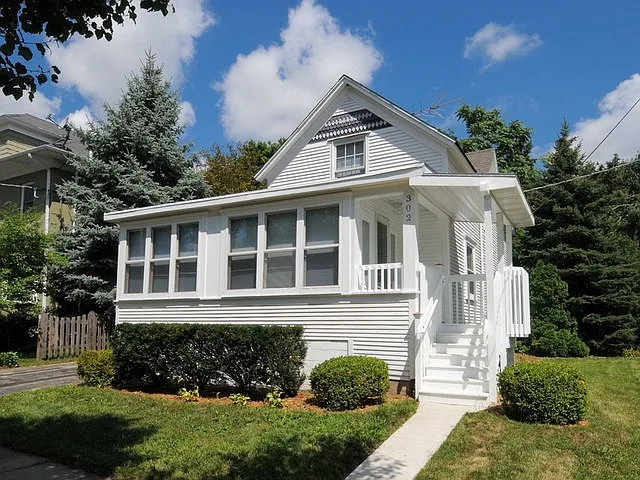302 W Maple Ave photo 1